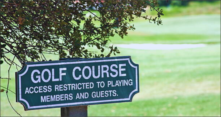 Private vs Public Golf Courses